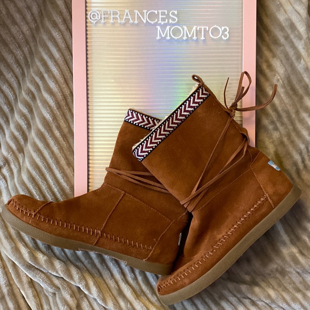 Gently used TOMS boots